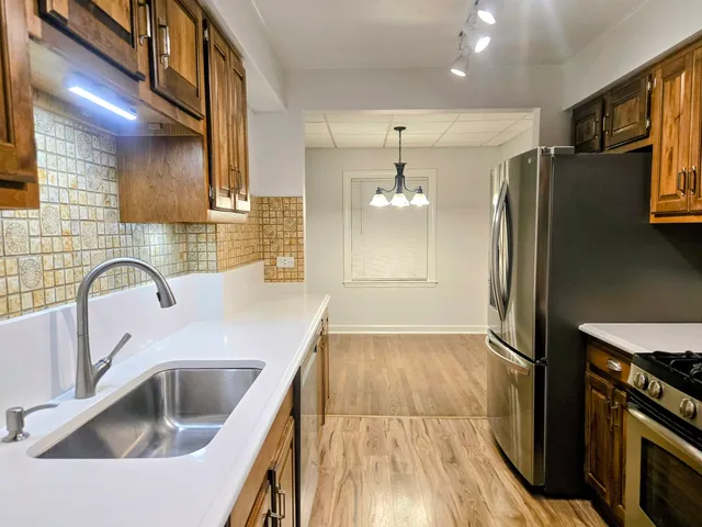 $2,400 | 3803 North Pacific Avenue, Chicago, IL 60634