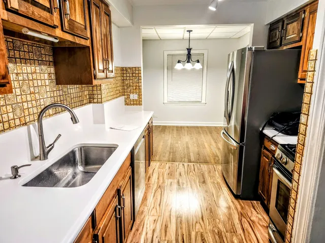 $2,400 | 3803 North Pacific Avenue, Chicago, IL 60634