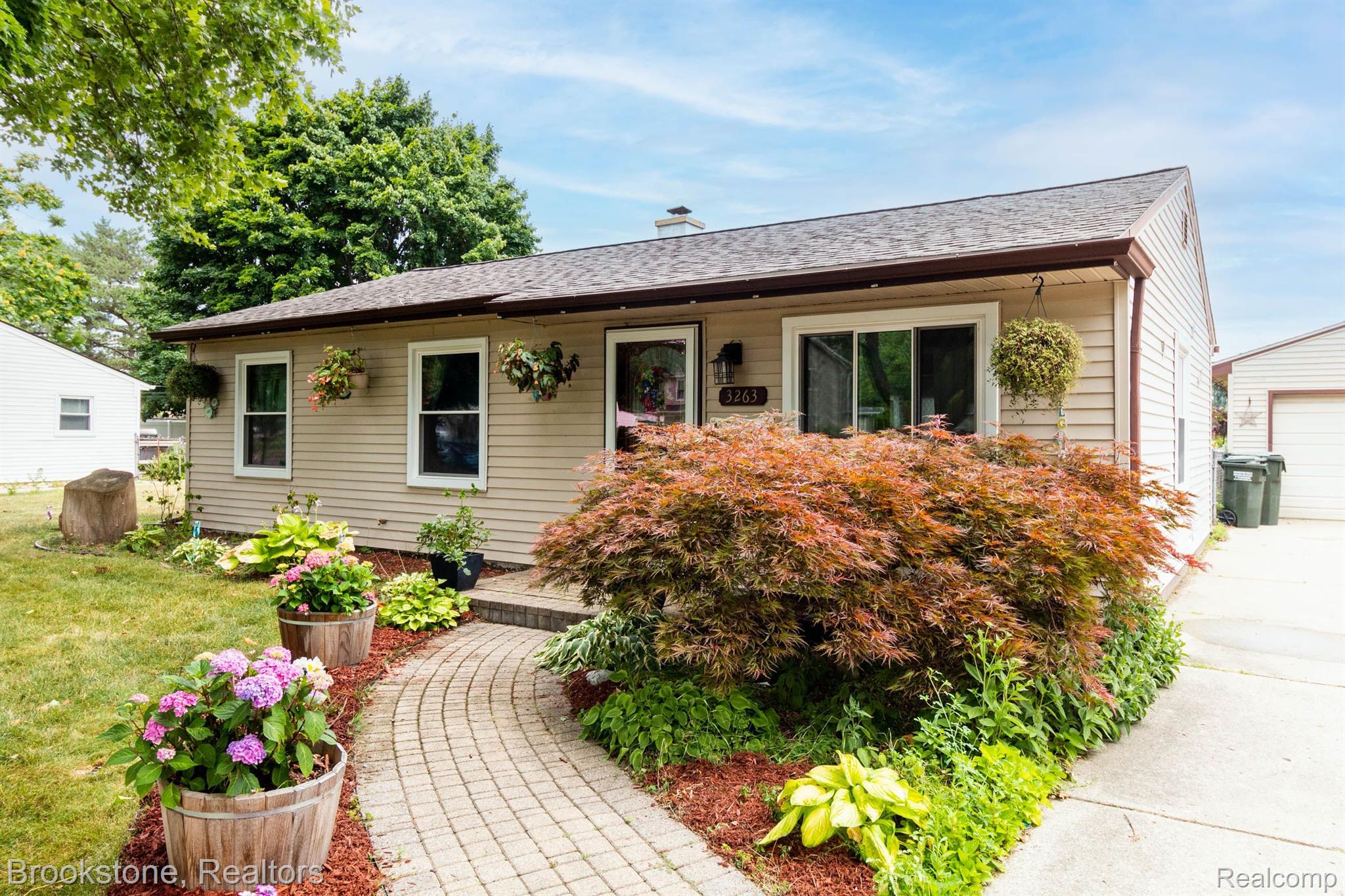 3263 Avon Manor Road Rochester, MI 48307 - Photo 4 of 33 Gallery Image 4