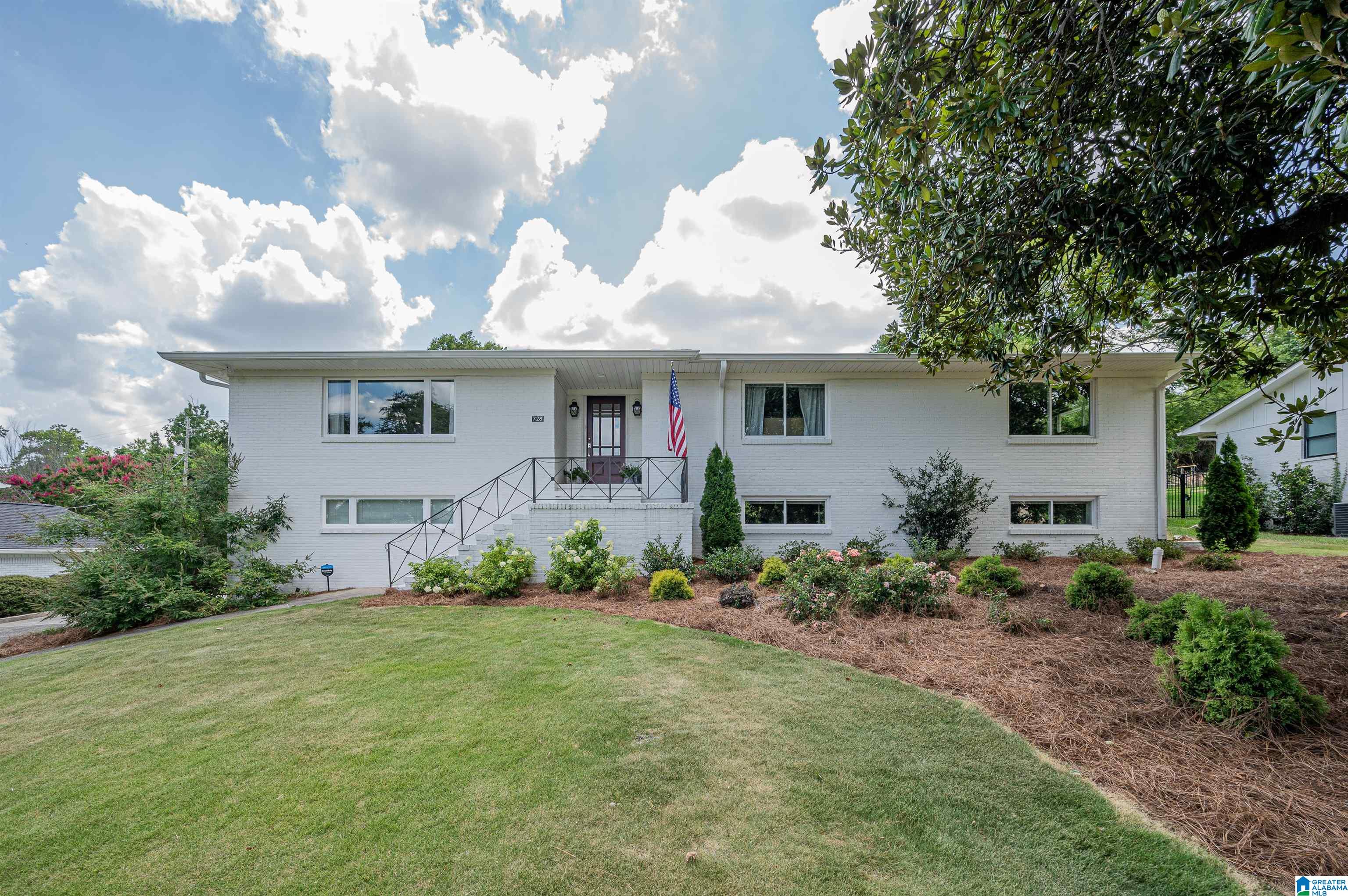 728 Rockbridge Road Birmingham, AL 35216 - Photo 1 of 45