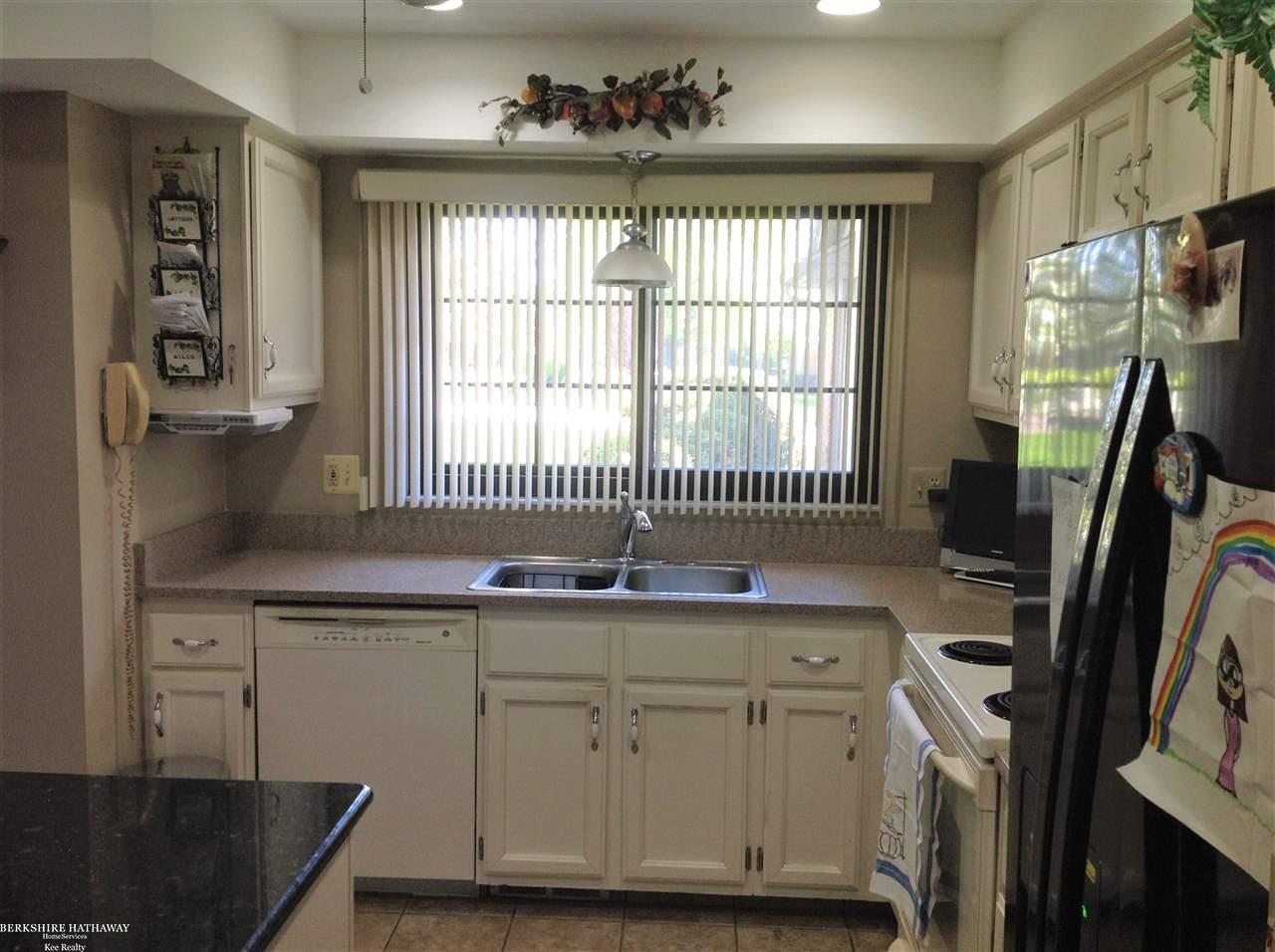 184 Meadow Ln Circle Rochester Hills, MI 48307 - Photo 3 of 18
