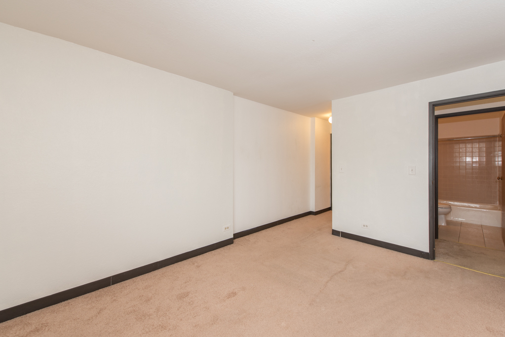 2640 North Delany Road, Unit 202 Waukegan, IL 60087 - Photo 15 of 22 a view of an empty room