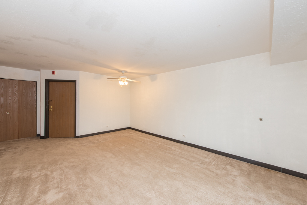 2640 North Delany Road, Unit 202 Waukegan, IL 60087 - Photo 7 of 22 a view of an empty room