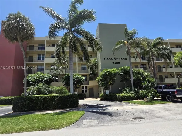 $219,900 | 2400 Northeast 10th Street, Unit 104, Pompano Beach, FL 33062