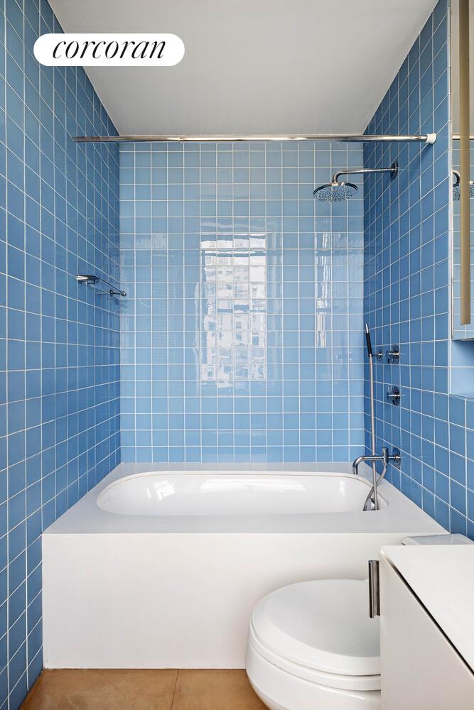 2 East 88th Street, Unit 10 Manhattan, NY 10128 - Photo 29 of 35 a bathroom with a bathtub and a sink