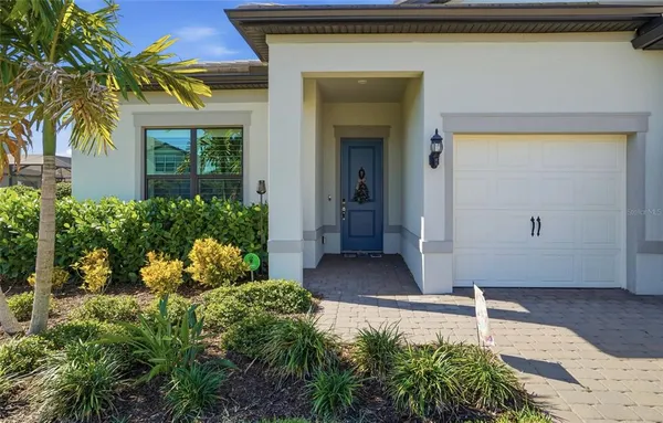 a view of a entryway in front of house