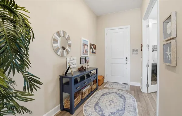 a view of an entryway with workspace