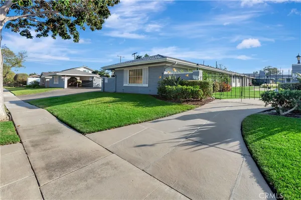 $3,295 | 1214 East 1st Street, Tustin, CA 92780
