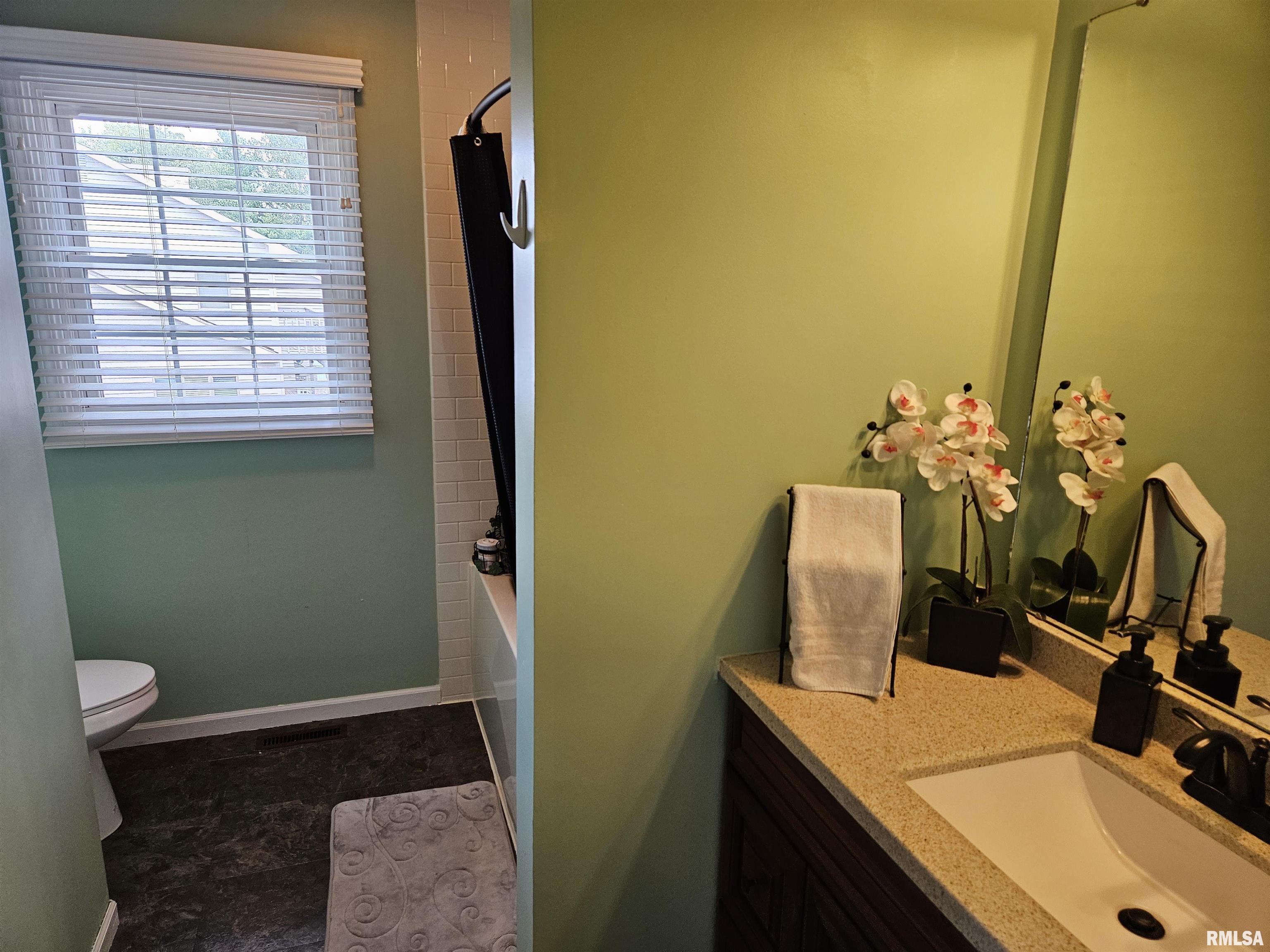 4301 Abbey Ridge Court Quincy, IL 62305 - Photo 23 of 39 Gallery Image 23