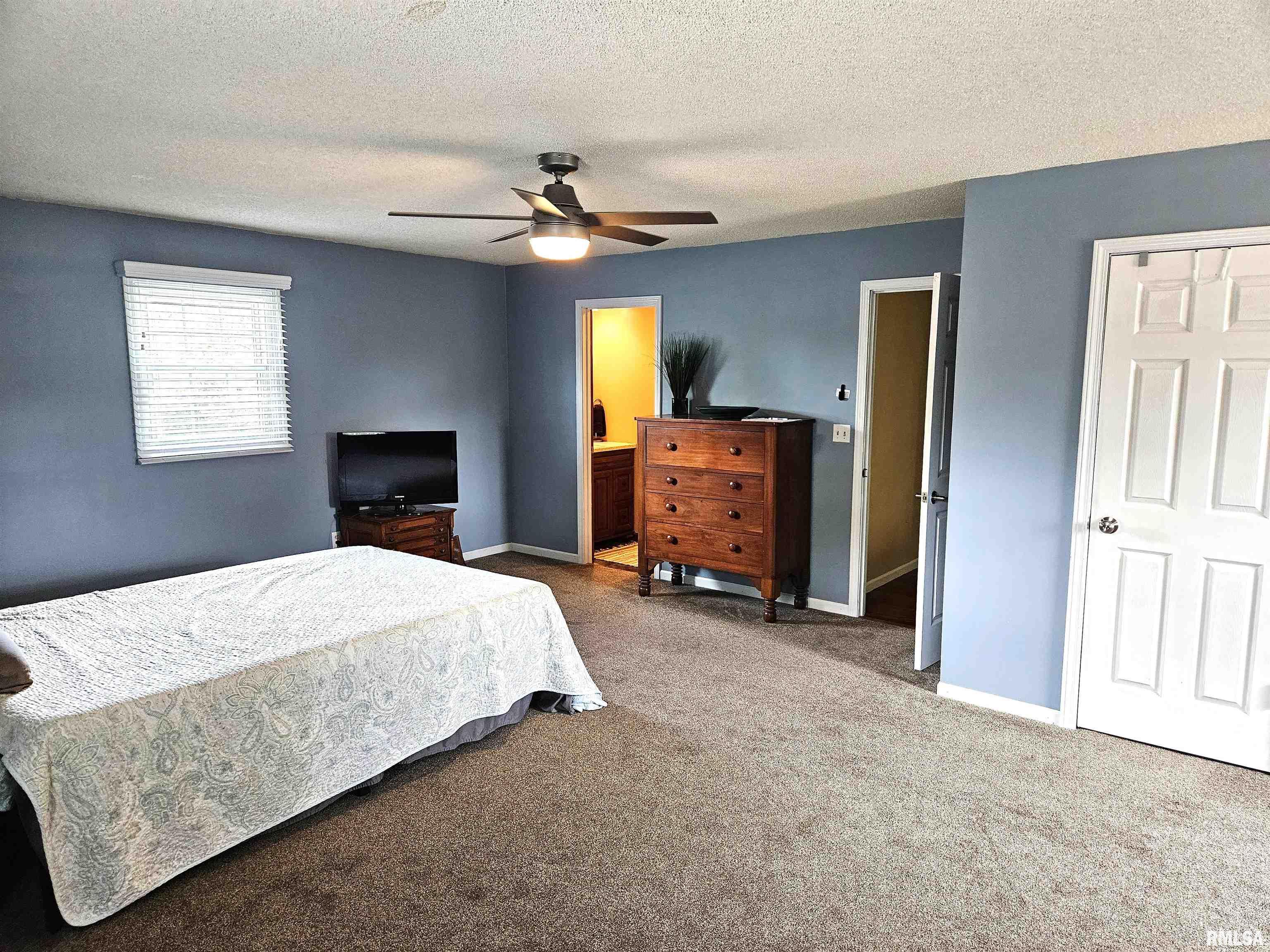 4301 Abbey Ridge Court Quincy, IL 62305 - Photo 5 of 39 Gallery Image 5