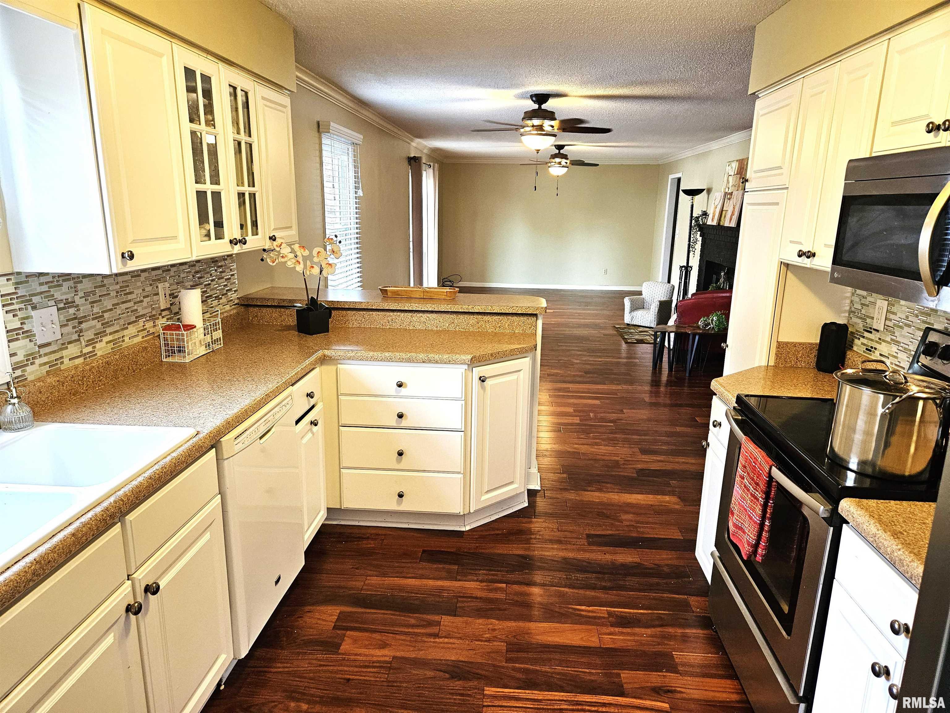 4301 Abbey Ridge Court Quincy, IL 62305 - Photo 7 of 39 Gallery Image 7