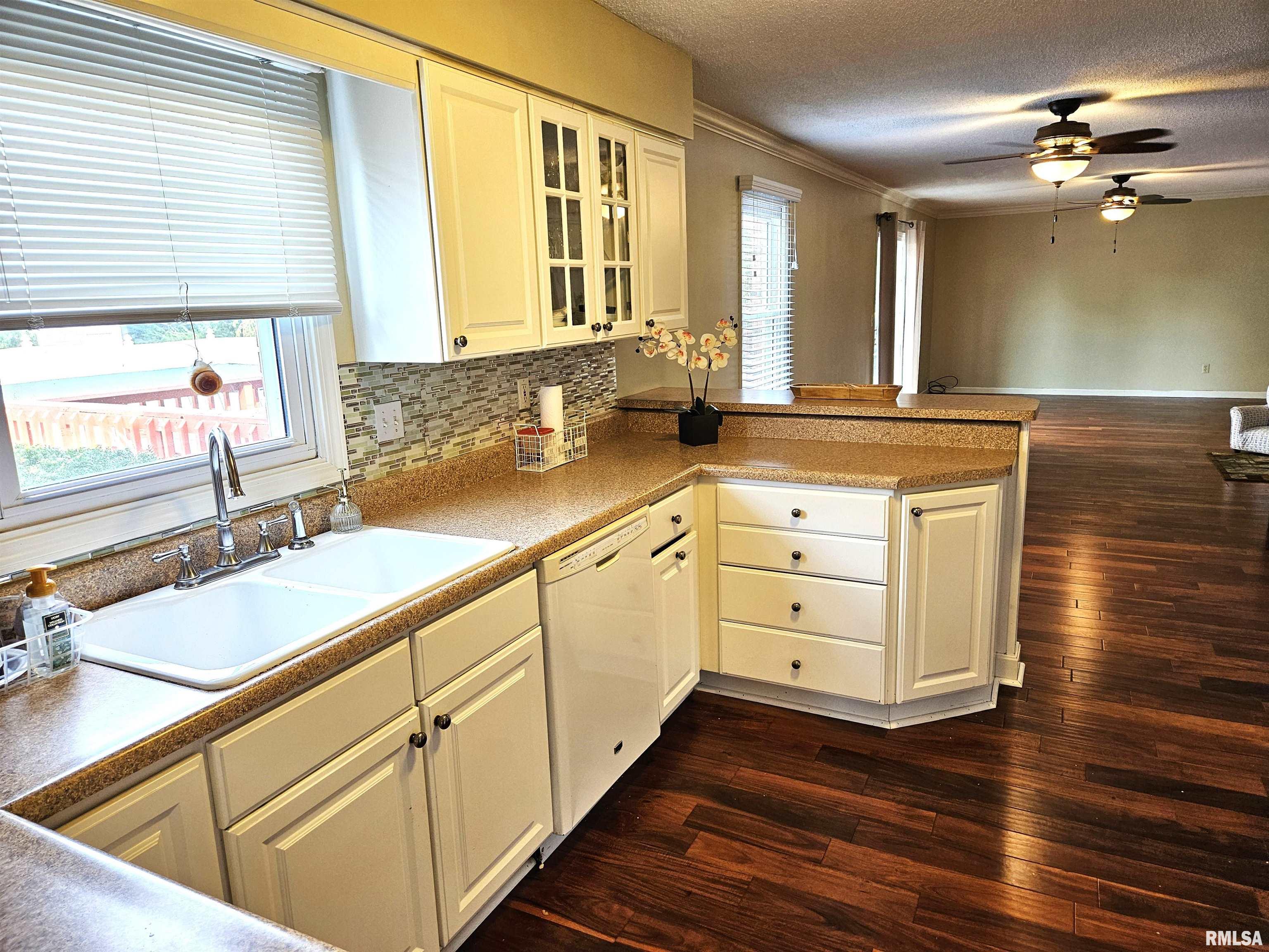 4301 Abbey Ridge Court Quincy, IL 62305 - Photo 8 of 39 Gallery Image 8