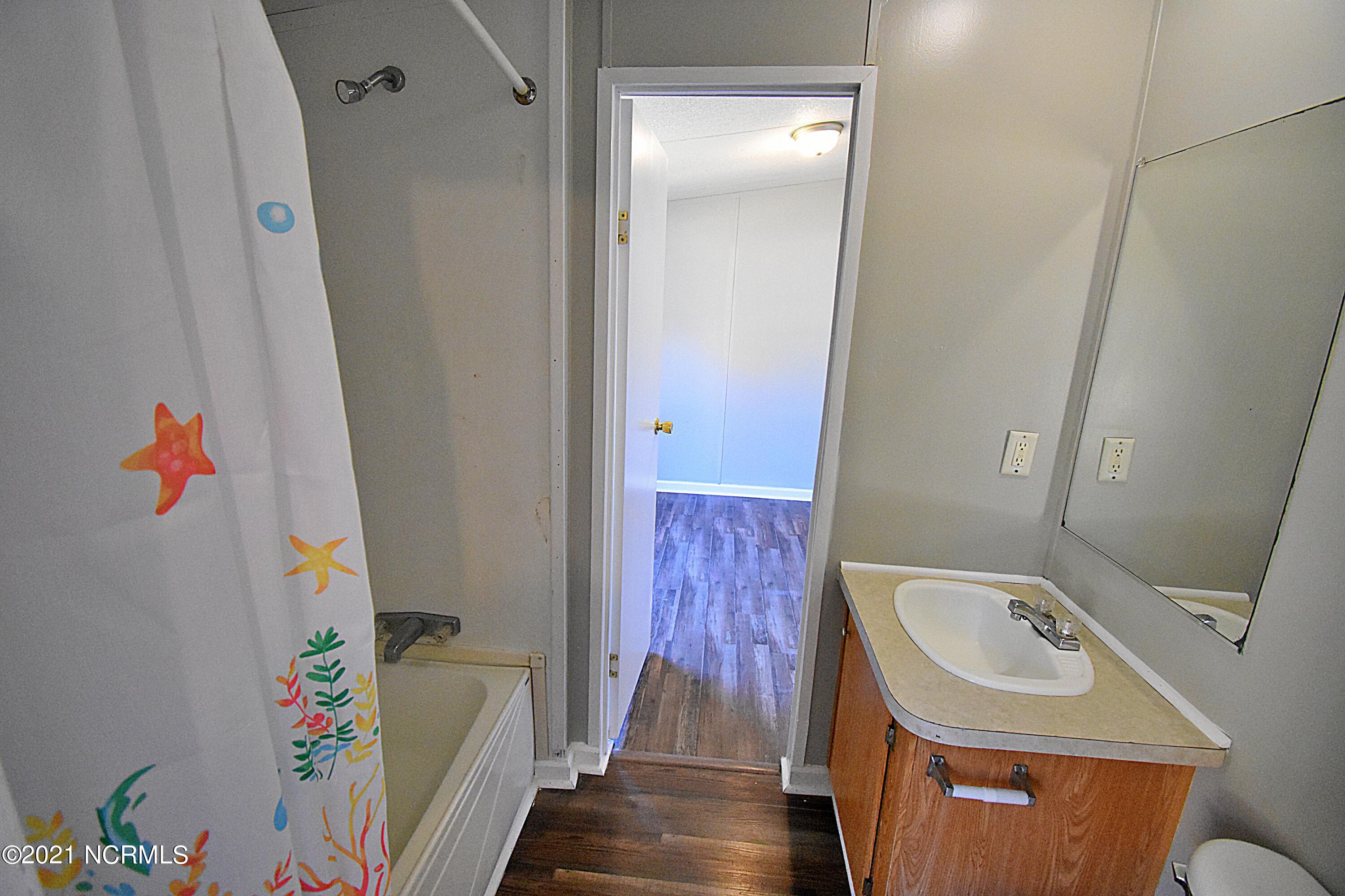 1540 Antioch Road New Bern, NC 28560 - Photo 16 of 21 Jack and Jill Bath
