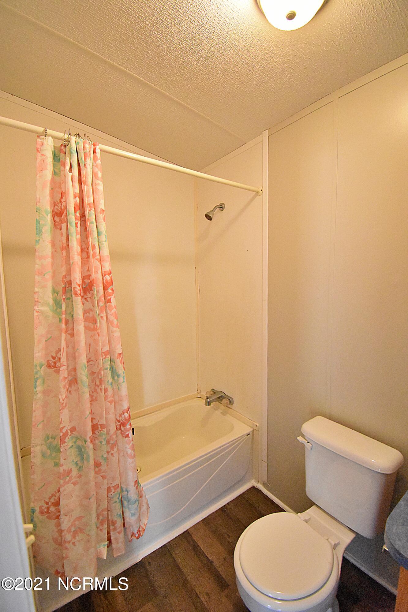 1540 Antioch Road New Bern, NC 28560 - Photo 17 of 21 Hall Bath