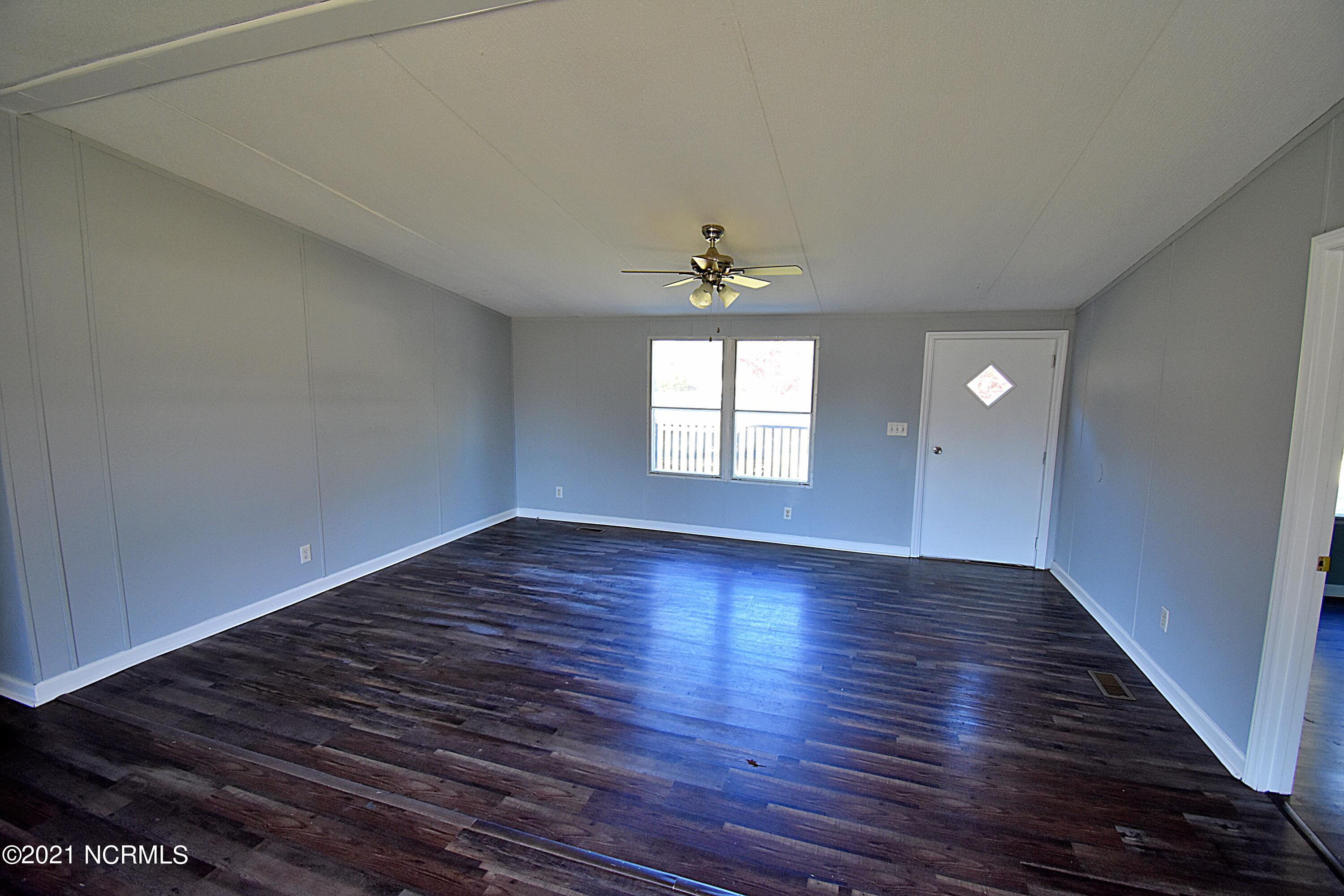 1540 Antioch Road New Bern, NC 28560 - Photo 3 of 21 Living Room with Ceiling Fan
