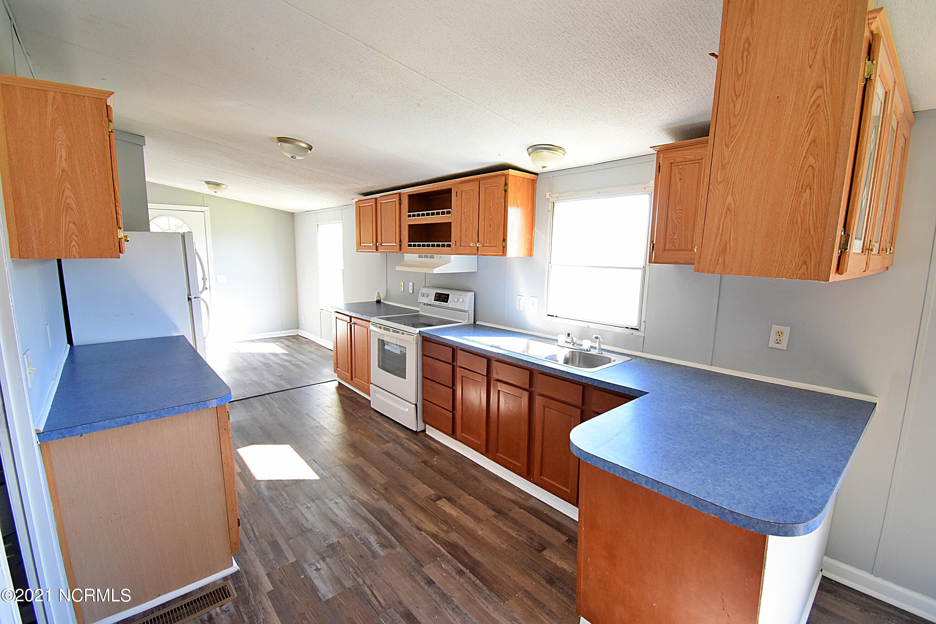 1540 Antioch Road New Bern, NC 28560 - Photo 4 of 21 Spacious Kitchen