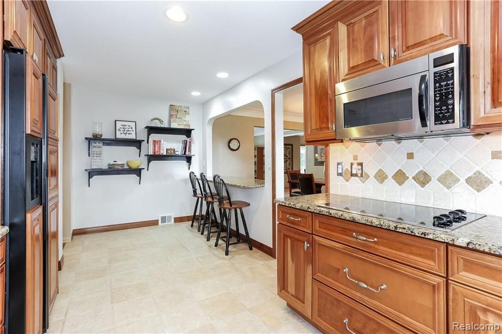 2317 Bunker Hill Road Rochester Hills, MI 48309 - Photo 11 of 25