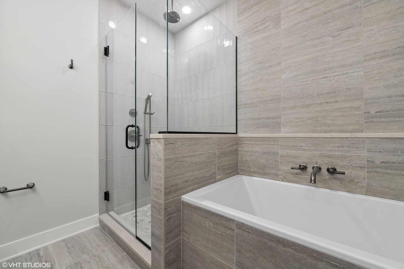 4537 North Clark Street, Unit 4D Chicago, IL 60640 - Photo 15 of 29 a bathroom with a bathtub and a shower