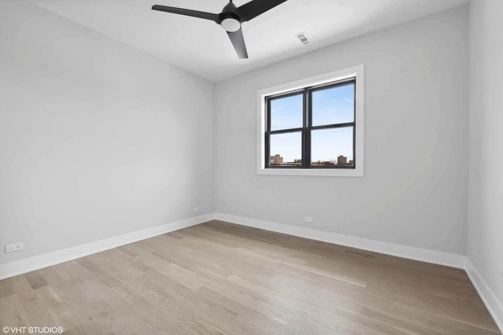 4537 North Clark Street, Unit 4D Chicago, IL 60640 - Photo 17 of 29 an empty room with a window