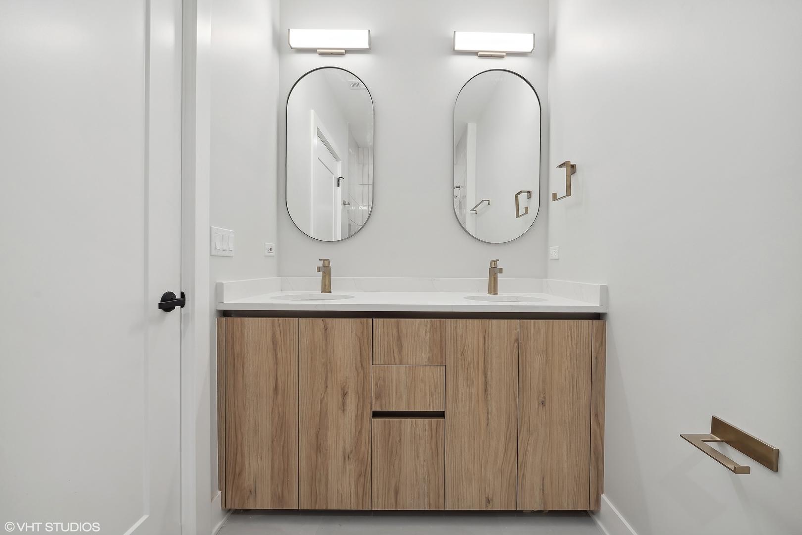 4537 North Clark Street, Unit 4D Chicago, IL 60640 - Photo 19 of 29 a bathroom with a double vanity sink and a mirror