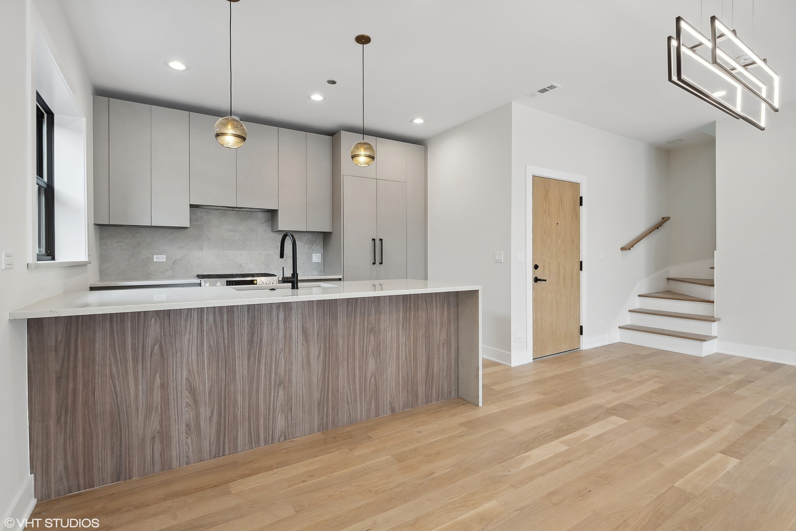 4537 North Clark Street, Unit 4D Chicago, IL 60640 - Photo 2 of 29 a view of kitchen with wooden floor and electronic appliances