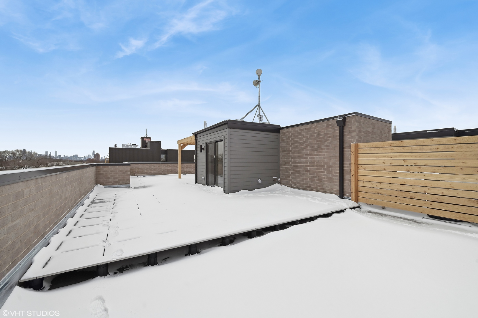 4537 North Clark Street, Unit 4D Chicago, IL 60640 - Photo 25 of 29 a view of a terrace