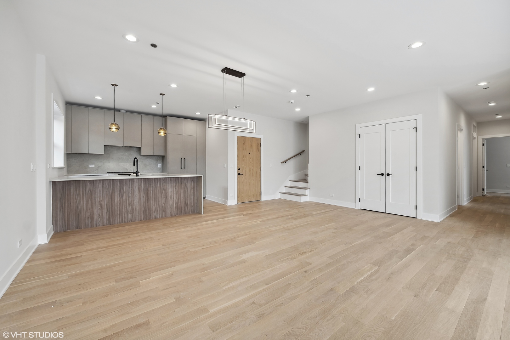 4537 North Clark Street, Unit 4D Chicago, IL 60640 - Photo 6 of 29 a view of kitchen and empty room