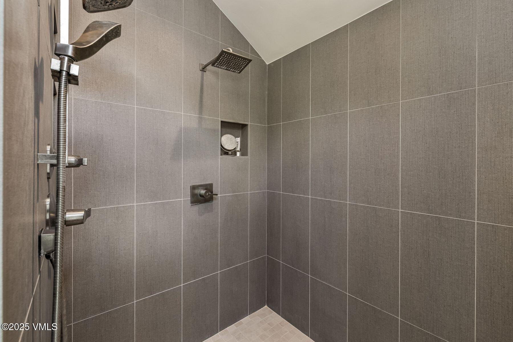 960 June Creek Road Edwards, CO 81632 - Photo 22 of 47 Primary Bathroom