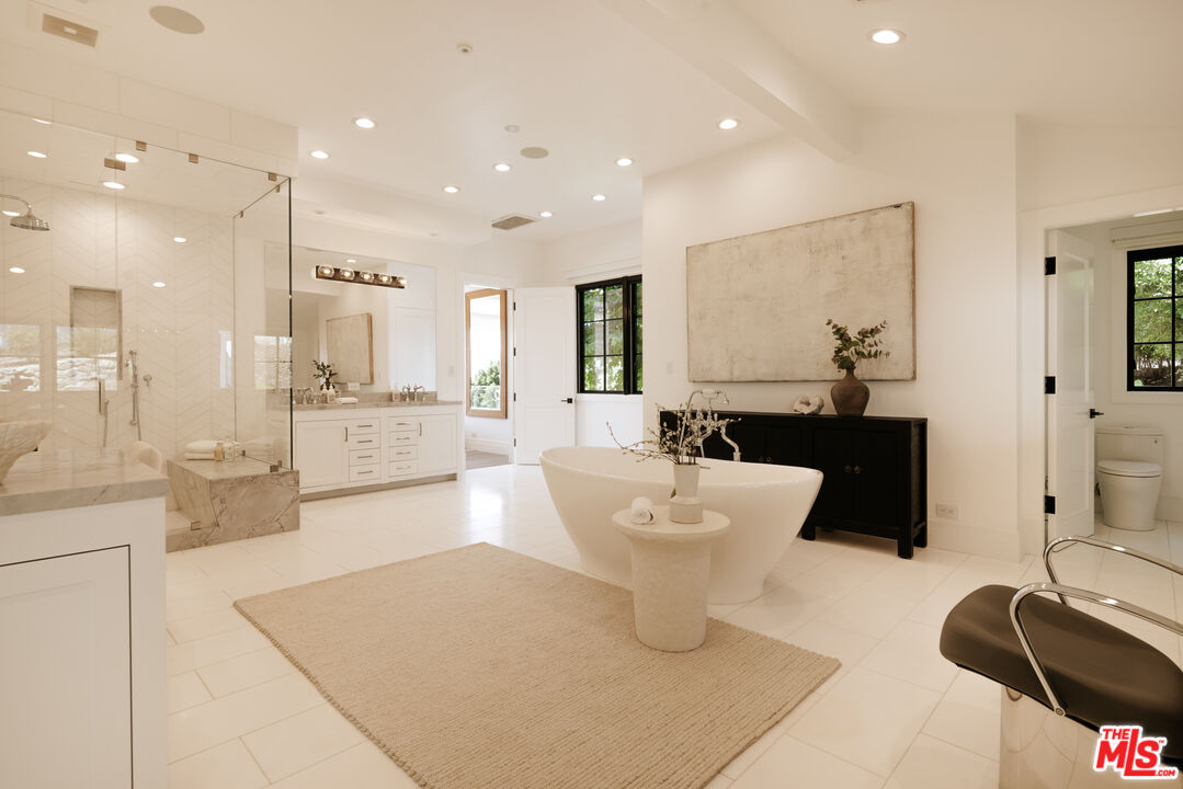 9694 Oak Pass Road Beverly Hills, CA 90210 - Photo 14 of 22