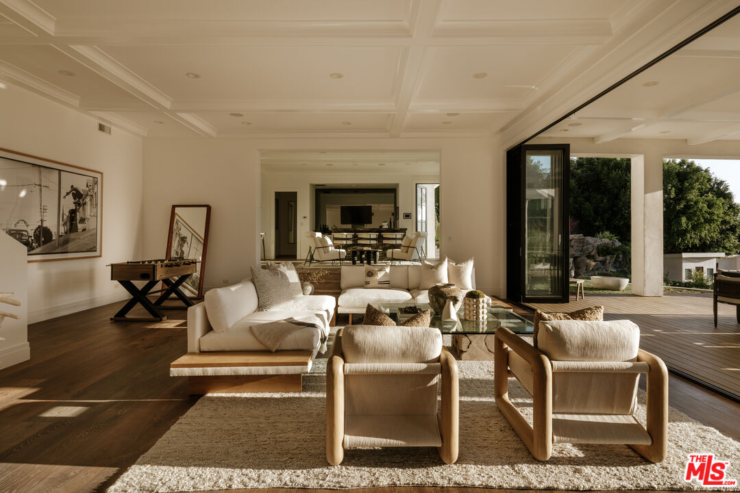 9694 Oak Pass Road Beverly Hills, CA 90210 - Photo 15 of 22