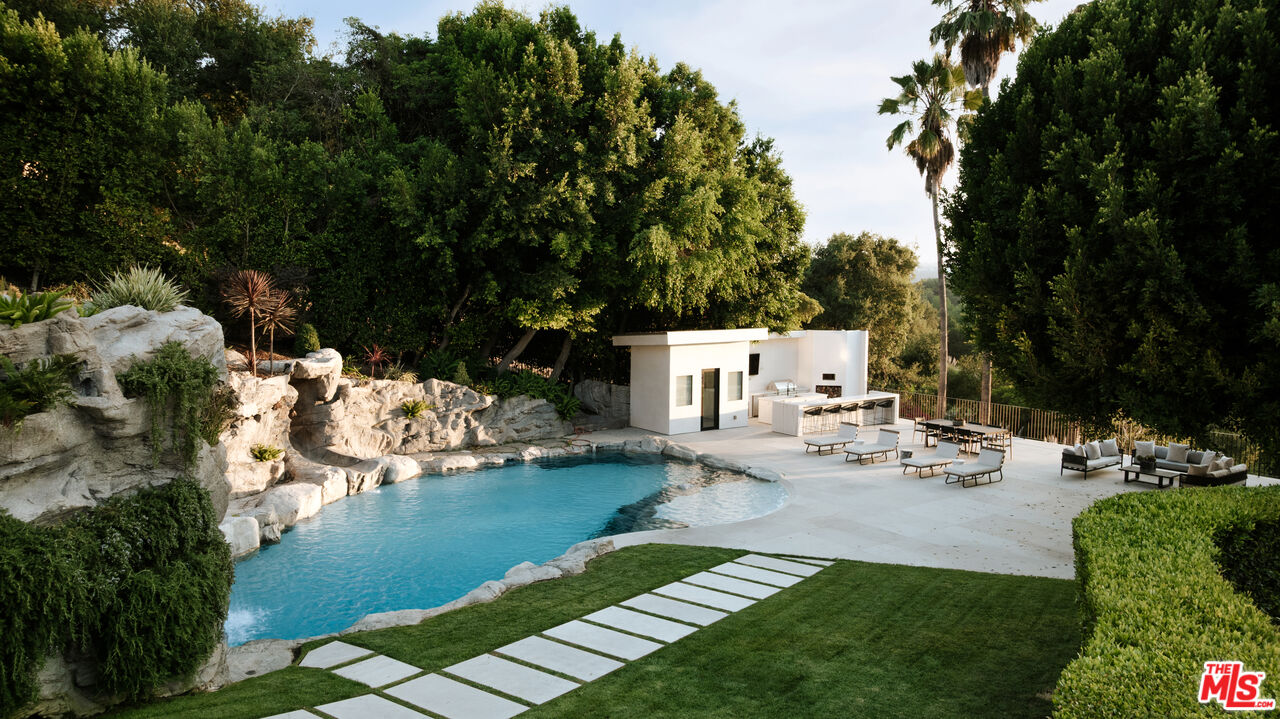 9694 Oak Pass Road Beverly Hills, CA 90210 - Photo 2 of 22