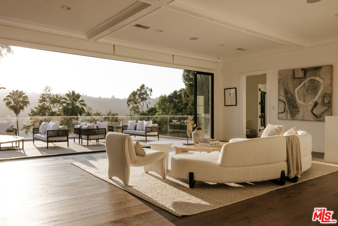 9694 Oak Pass Road Beverly Hills, CA 90210 - Photo 5 of 22