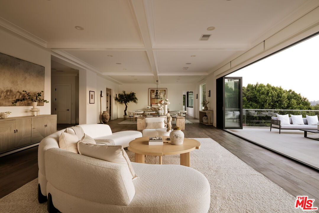 9694 Oak Pass Road Beverly Hills, CA 90210 - Photo 7 of 22