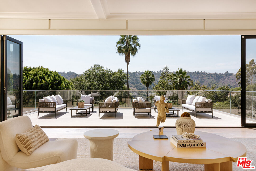 9694 Oak Pass Road Beverly Hills, CA 90210 - Photo 8 of 22