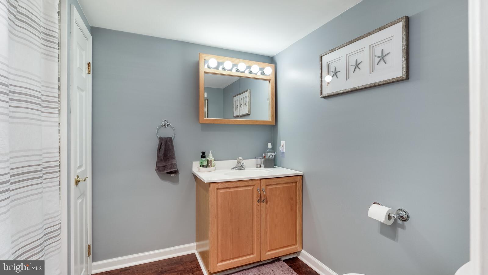 33 Belmar Road Hatboro, PA 19040 - Photo 18 of 27 Second Floor Full Bathroom