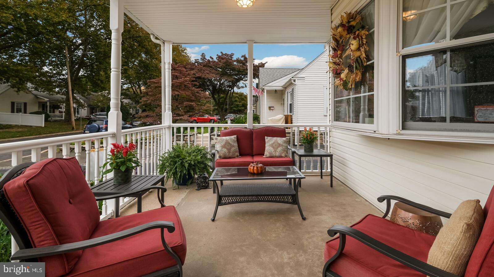 33 Belmar Road Hatboro, PA 19040 - Photo 3 of 27 Front Porch 10'x16'