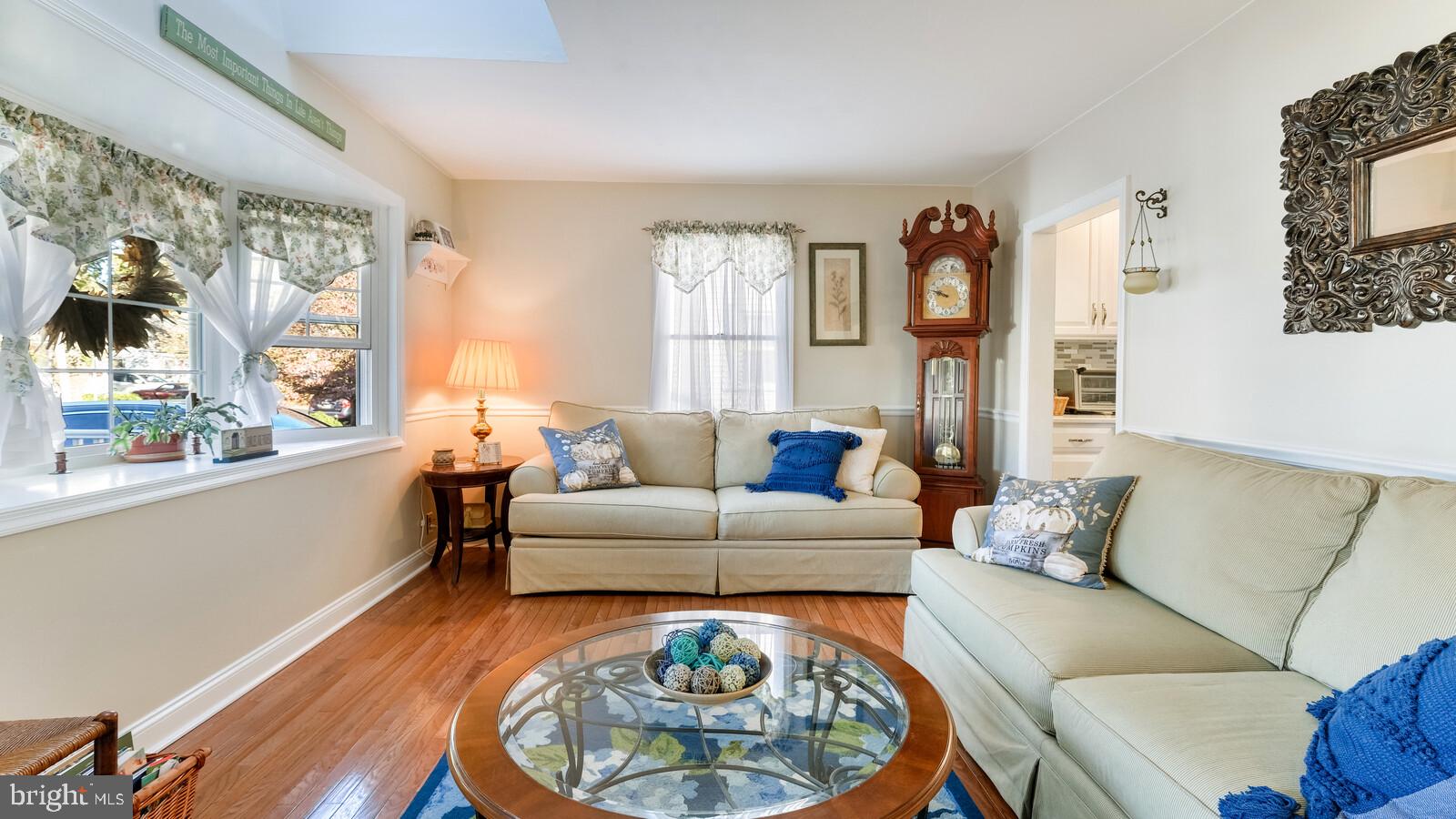 33 Belmar Road Hatboro, PA 19040 - Photo 7 of 27 Living Room