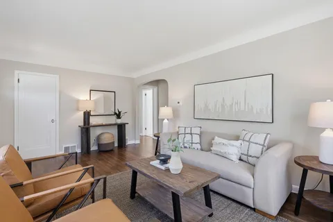 $325,000 | 1108 Oakdale Avenue, West St. Paul, MN 55118