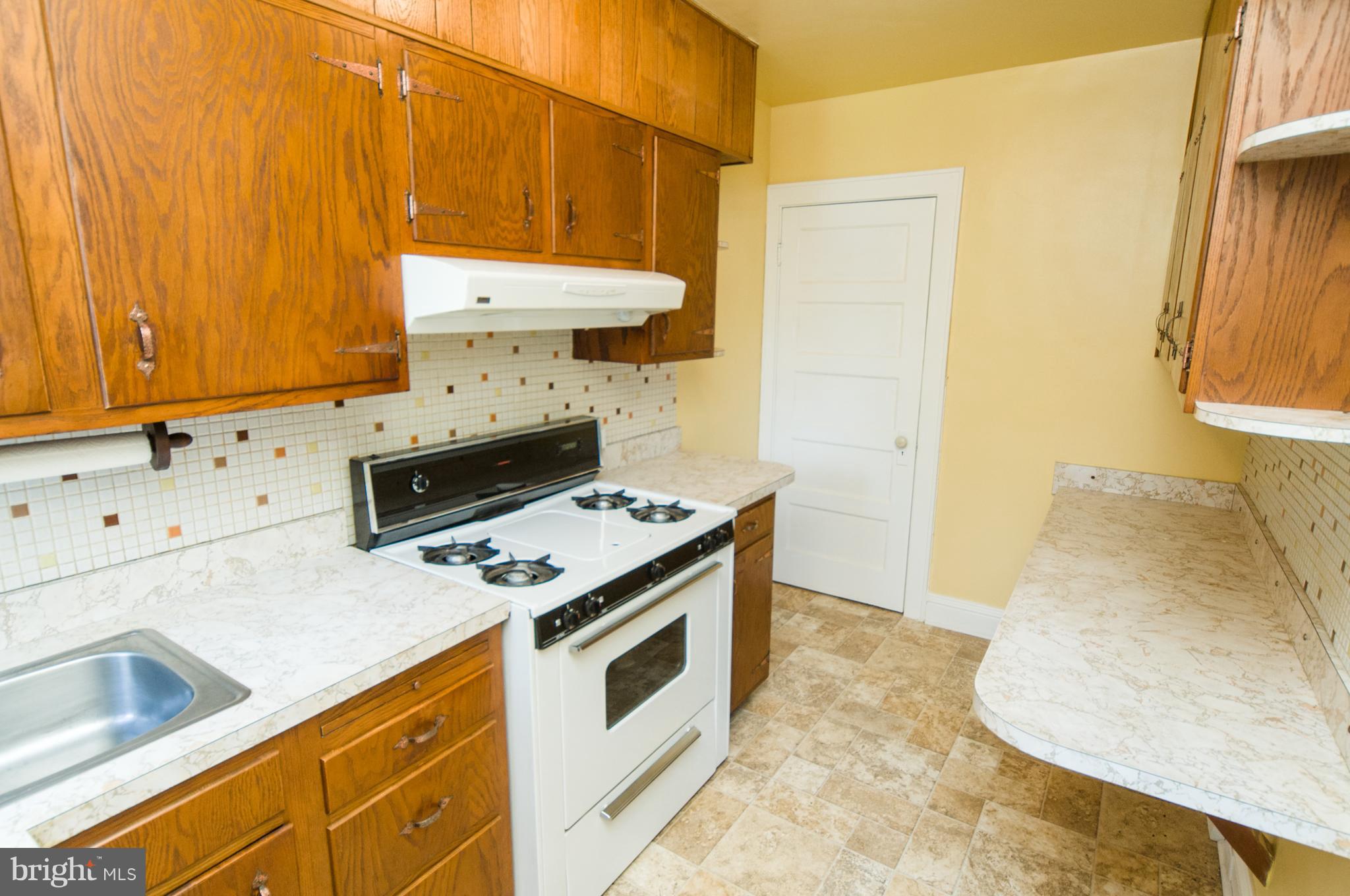 6828 Belclare Road Dundalk, MD 21222 - Photo 11 of 31