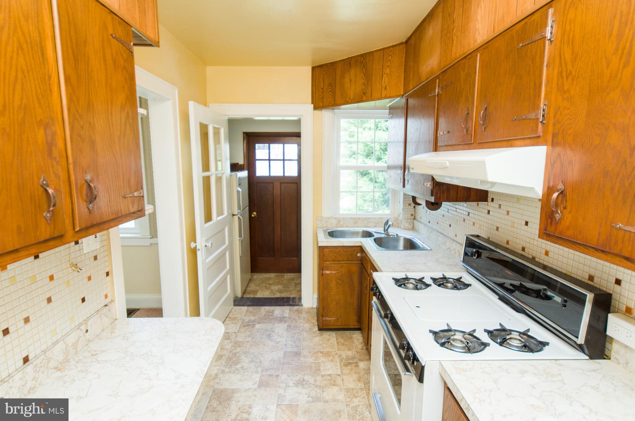 6828 Belclare Road Dundalk, MD 21222 - Photo 12 of 31