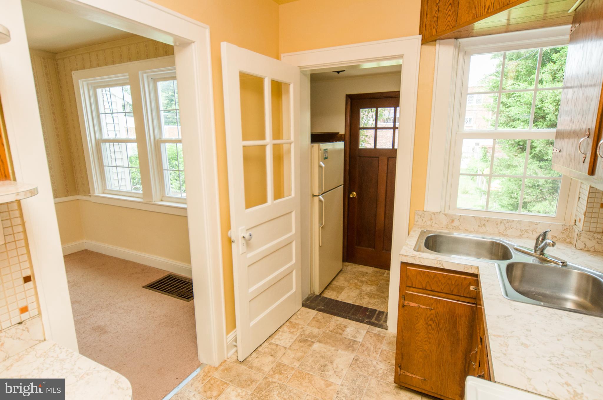6828 Belclare Road Dundalk, MD 21222 - Photo 13 of 31