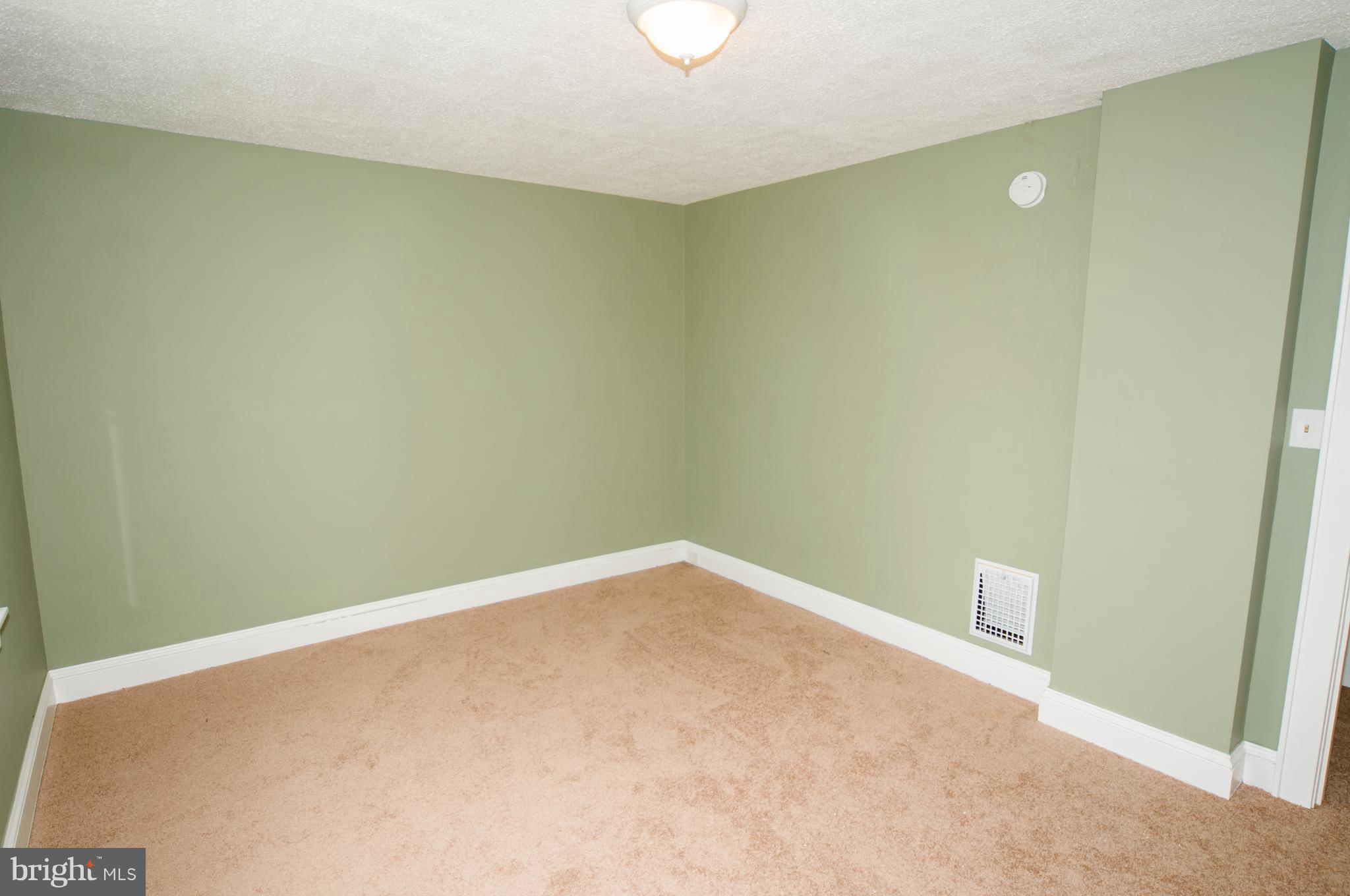 6828 Belclare Road Dundalk, MD 21222 - Photo 15 of 31