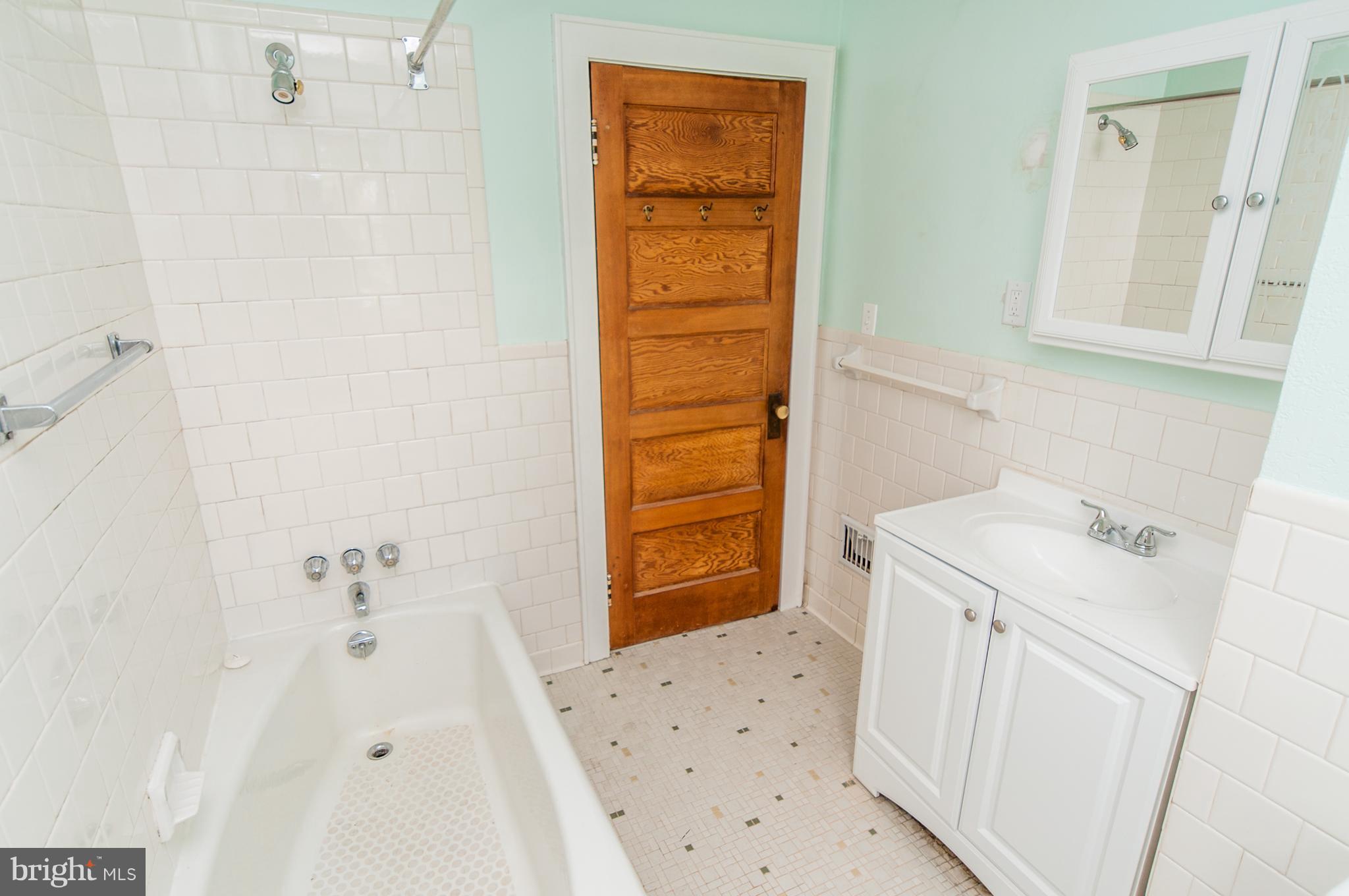 6828 Belclare Road Dundalk, MD 21222 - Photo 18 of 31