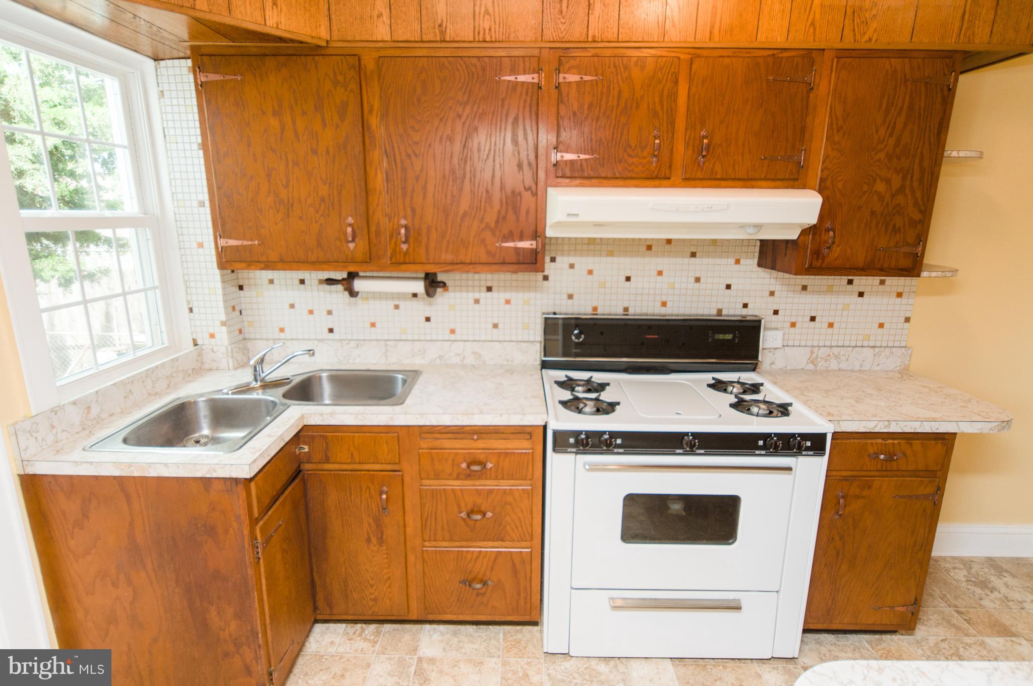 6828 Belclare Road Dundalk, MD 21222 - Photo 8 of 31