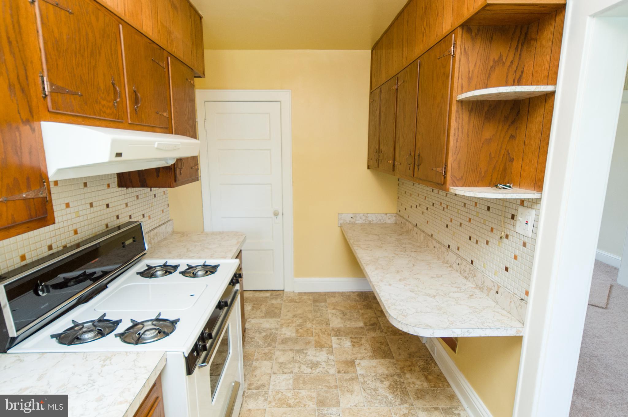6828 Belclare Road Dundalk, MD 21222 - Photo 10 of 31