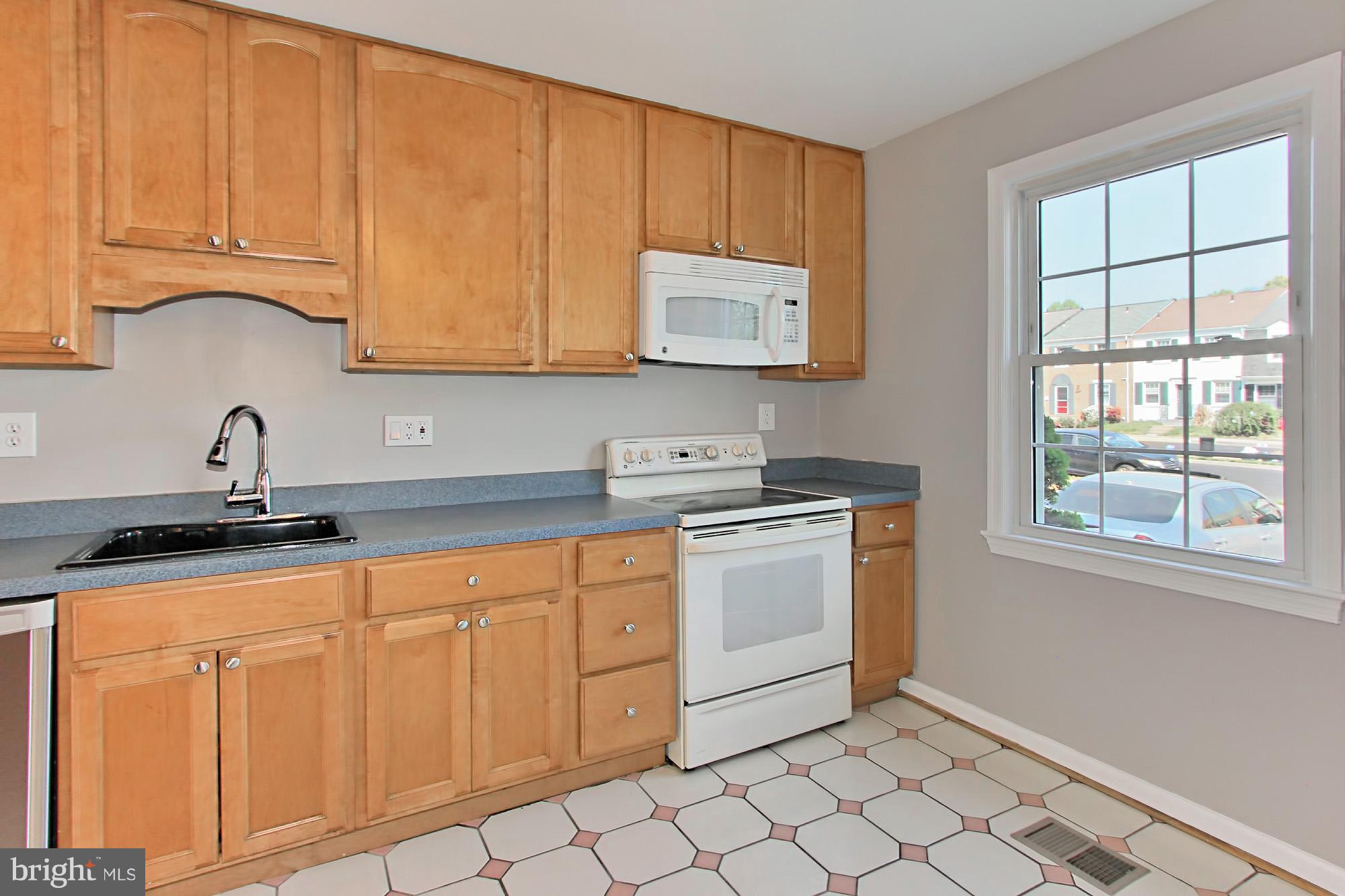 7219 Evanston Road Springfield, VA 22150 - Photo 11 of 30 Kitchen