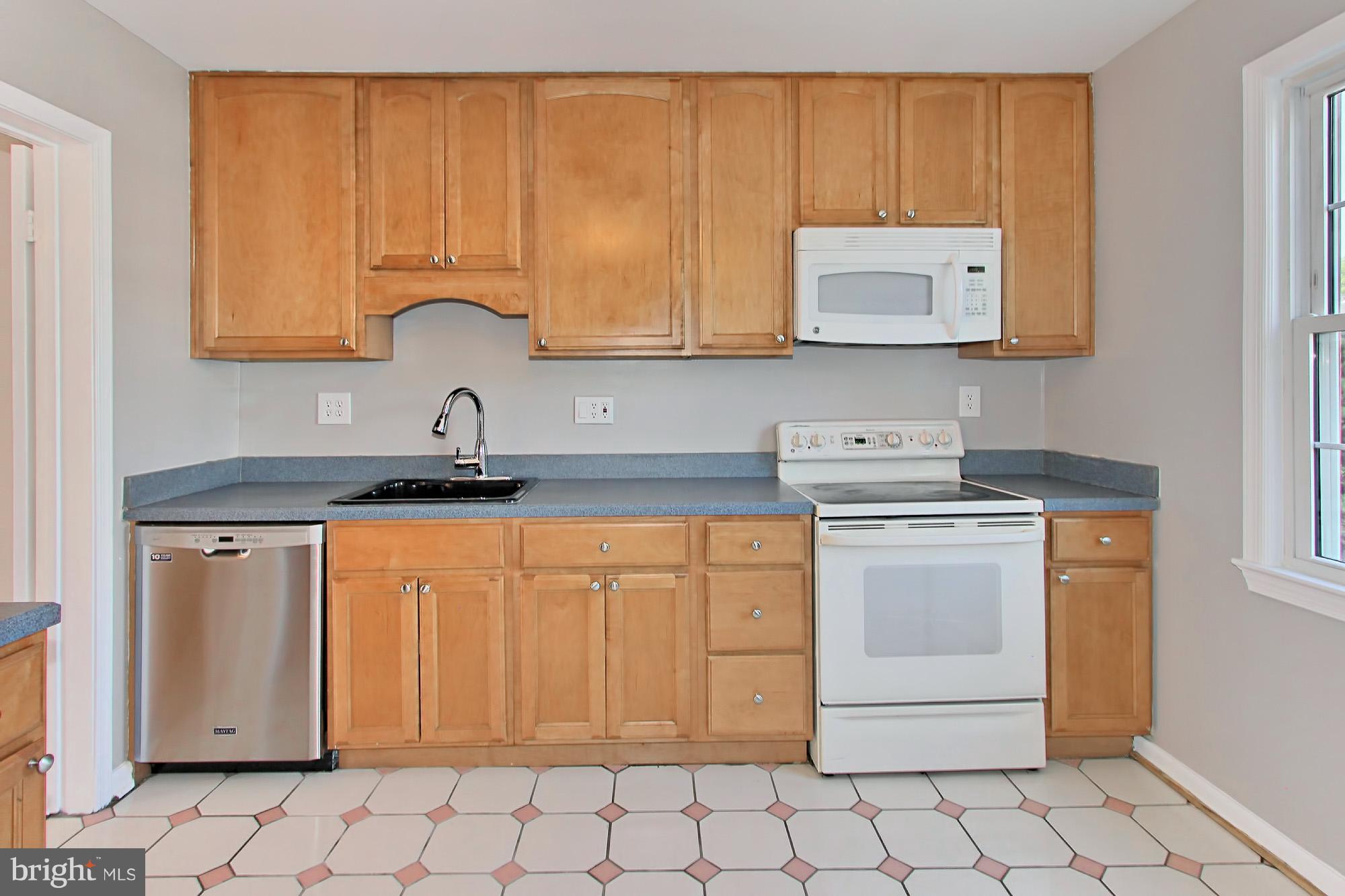 7219 Evanston Road Springfield, VA 22150 - Photo 12 of 30 Kitchen