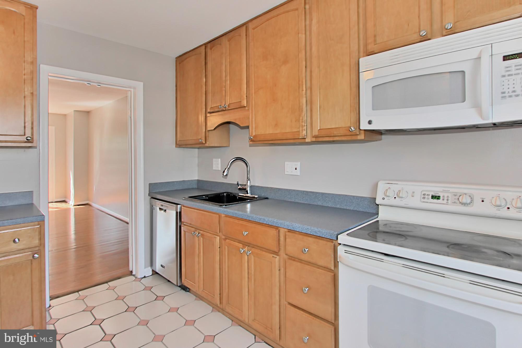 7219 Evanston Road Springfield, VA 22150 - Photo 13 of 30 Kitchen