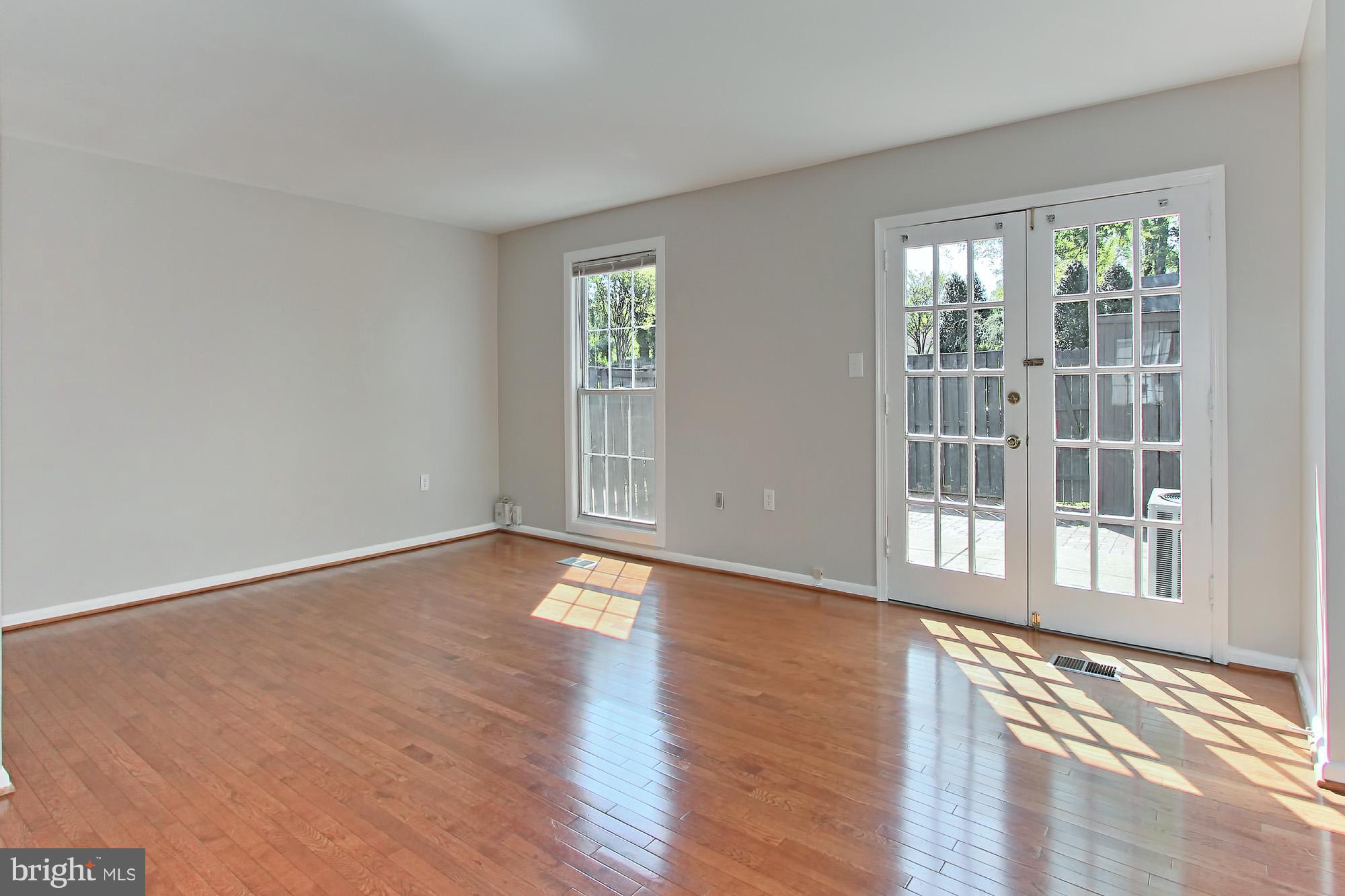 7219 Evanston Road Springfield, VA 22150 - Photo 6 of 30 Living Room