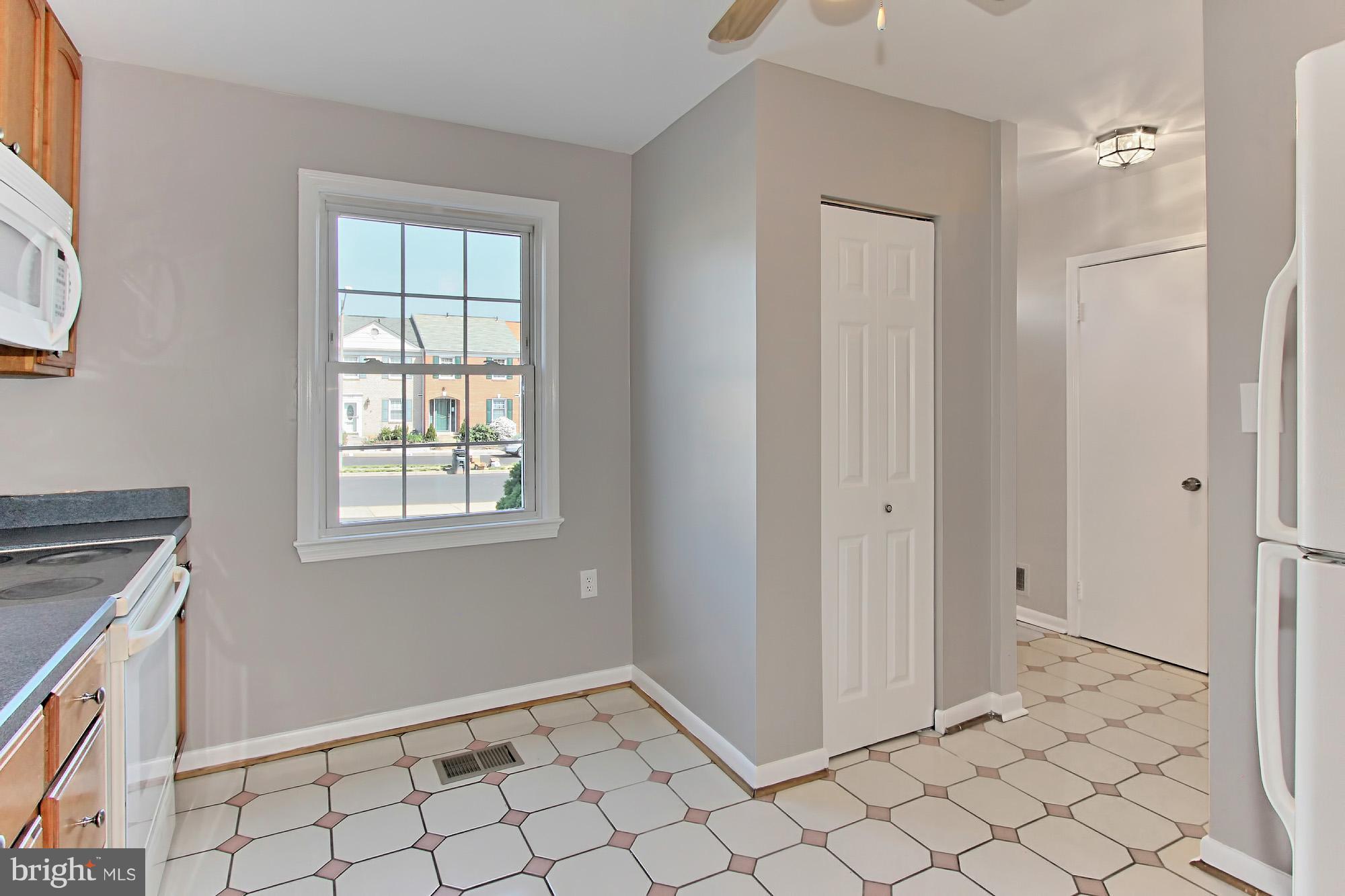 7219 Evanston Road Springfield, VA 22150 - Photo 10 of 30 Kitchen
